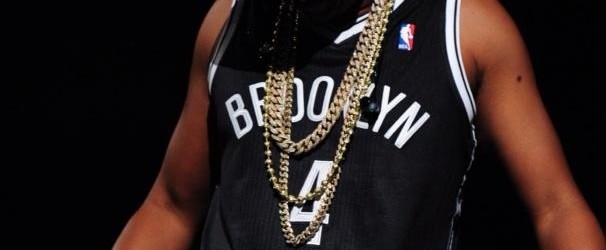 (Vidéo) Jay-Z dévoile le nouveau maillot des Nets pendant son concert